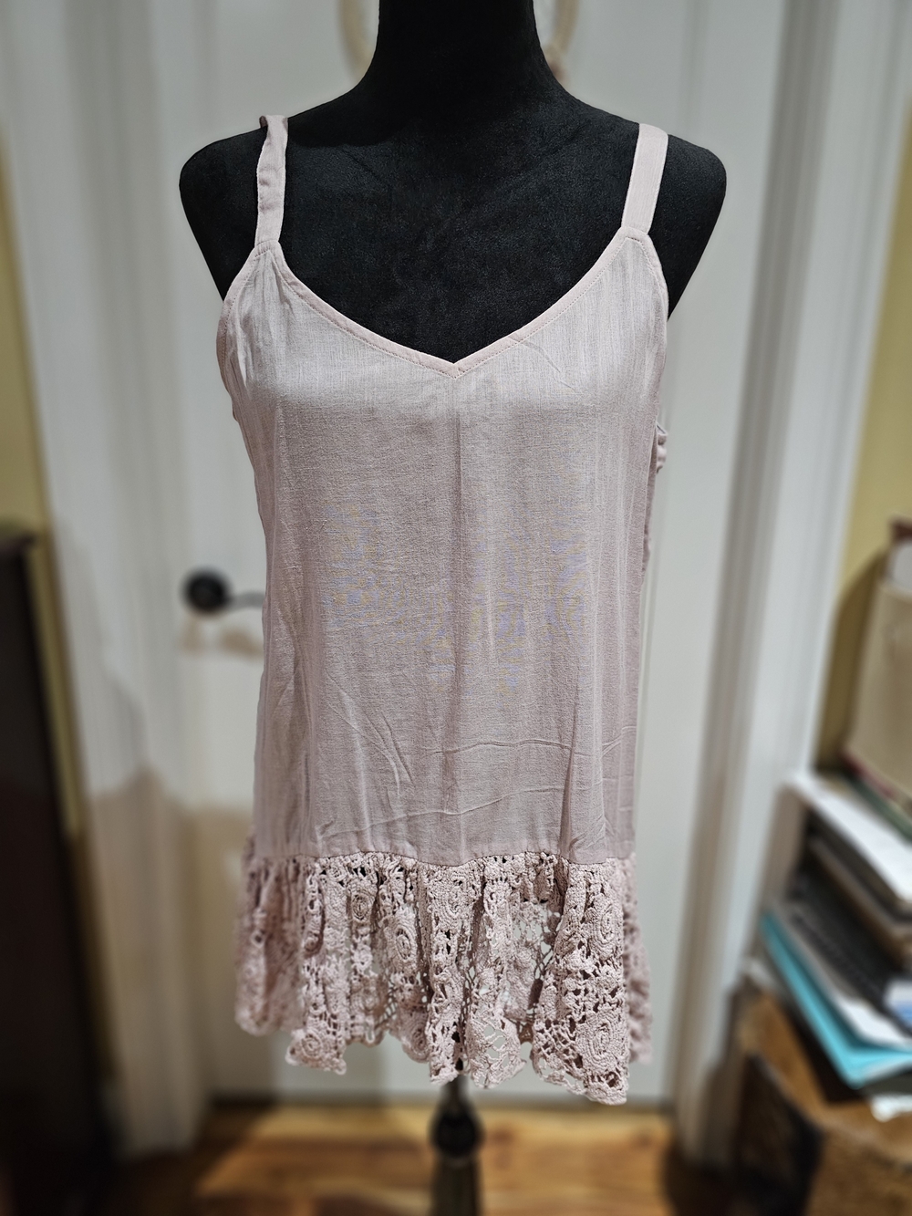 Women's Crochet-Trim V-Neck Tunic Top in Dusty Lilac, NWT - Picture 6 of 12